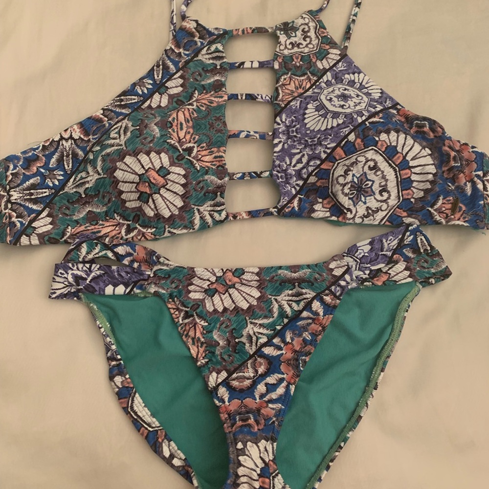 2 piece bikini size medium. Reversible top